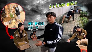 NVL - Tặng Thùng Phân Bò Vợ 2 Bi Tưởng Bánh Khui Ra Ăn - Cười Ra Nước Mắt