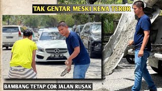 Viral, Bambang Pekanbaru tak gentar meski kena teror❗Tetap melakukan aksi cor jalan rusak