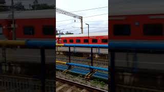 22476 Hisar AC Express Arriving Vasai Road with twins EMD Loco. #youtubeshorts #arrival .