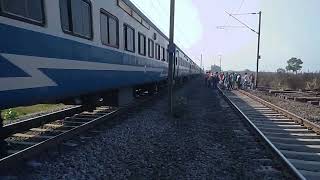 12069 Gondia Janshatabadi exp furiously heading towards Raipur flat at 110kmph.