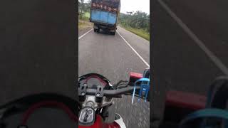 NGERI!!!! Truk body miring tetap di paksa bawa muatan