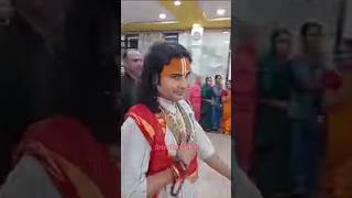 गुरु जी के इतने करीब से हुए दर्शन 😱#aniruddhacharyaji #anirudhacharyajimaharajlive #song #viralvideo