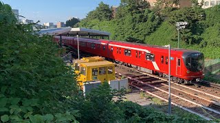 Tokyo Metro Marunouchi line trains at Yotsuya