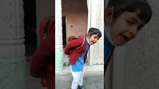 yah main hun yah Mera bag Aur Main school ja rahi hun Zainab Qureshi