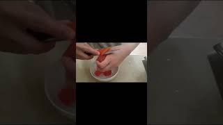 Easy and fast tomato rose garnish - Hoa hồng từ cà chua #shorts