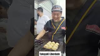 O famoso takoyaki da Liberdade