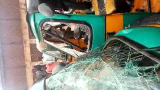 Hoodlums vandalised over 150 cars and trycicles at Bauchi Road area in Jos. (Raw video)