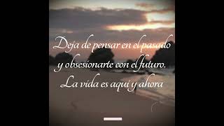 Deja de pensar en el pasado y obsesionarte con el futuro La vida es aquí y ahora No la dejes escapar