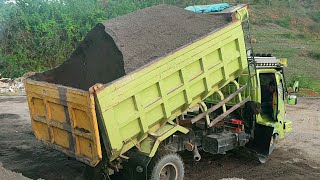 Dump Truk Pasir HINO DUTRO Jomplang Muatan Pasir Full Bak