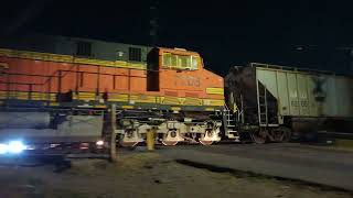 Doble BNSF ES44AC H2 En Un Local A Colima