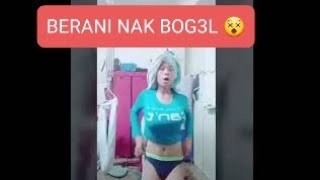 Mana orang tua budak ni 😂😂 anak dia kurang didikan ni 😜