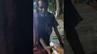 Giving food to roadside poor people in thirupati #tirupati #food #viral #love #poorpeople #explore