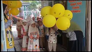 Kakak Azzam, Yeay Dapat Balon Dari Sekolah. 19 Juli 2024