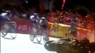 FUNNY Motorcycle Crash in front of Cycling pack Giro d'Italia 2013 stage 6