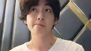 Kim Taehyung weverse live 230413: 😘😘😘