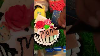 Mom birthday cake #cake #cakedecoration #cakedesign #selfiecake #mom #birthday thday