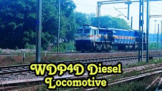 WDP4D Diesel Locomotive Aishbagh Railways Station Ki Taraf Jate Hue | Diesel Locomotive