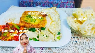 Balado timun .martabak.telor ceplok dan kerupuk rasa nya muantap banget mari kita makan🙏