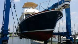 2003 Grand Banks Eastbay 43 haul-out for survey