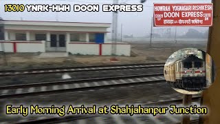 13010 YNRK-HWH Doon Express Early Morning Arrival at Shahjahanpur Junction