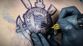 Tattoo do Corinthians nas costas