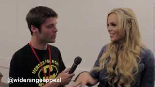 Dallas Comic Con 2012: Laura Vandervoort (Smallville, "V", and TED)