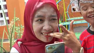 LOMBA UNIK !!  ANAK MERIAS WAJAH IBU SAMPAI BELEPOTAN