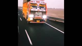 kashmiri truck overtaking