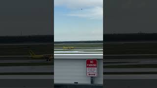 Spirit Airlines A320 landing at Houston Intercontinental Airport