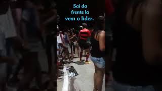 Sai da frente e segue o lider