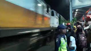 KA Senja Utama Solo ls Stasiun Bekasi