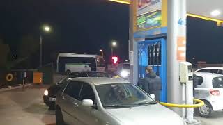 Petrol İstasyonunda zam öncesi kuyruk