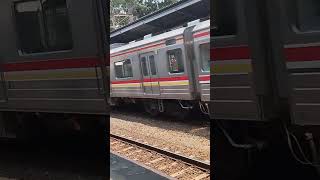 KRL Melintas Langsung di Stasiun Cawang