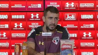 Pratto comenta lança de gol do jô