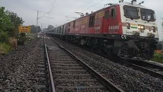 Puri bound Shalimar Dhauli express Skipping khirai bridge & heading towards Kharagpur at 130kmph.