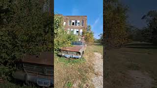 ABANDONED SCHOOL & CLASSIC CAR #shorts #abandoned #urbex #school #car #automobile #scary #creepy