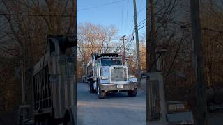 Peterbilt 389 with a very weak truck horn & a very friendly driver through Piscataway,NJ