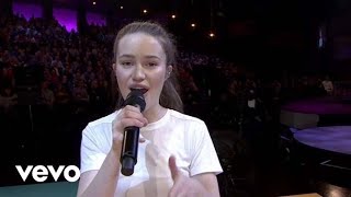 Sigrid - Strangers (Live at Radio 1 Teen Awards 2018)