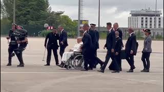 Papa Francesco all'arrivo a Lisbona