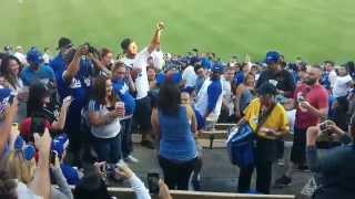 Man proposes to girlfriend at LA Dodgers game