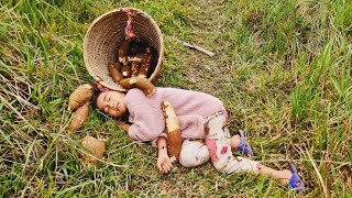 7 year old girl living by picking cassava roots after being abandoned|Lý Tử Chi