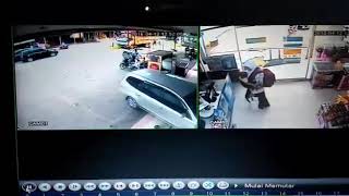 Mobil masuk indomaret terekam cctv