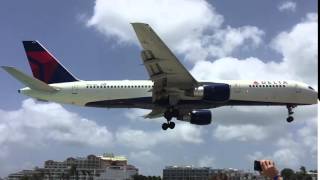 Amazing slow motion airplane landing at Maho Beach St Martin - Delta aircraft