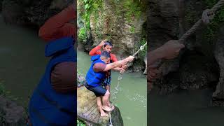 Mau nyobain tarzan tapi gak jadi wkwk #wisatabodyraftingpangandaran #ciwayangbodyrafting #adventure