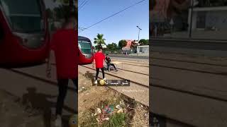 فيديو الشخص الذي أوقف الترامب لكي يشرب قهوة 😅 Tram Rabat