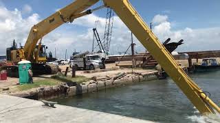 2010 Komatsu PC1250LC-8 with 105' Norris reach in Texas