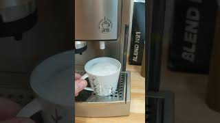 Delonghi EC750 приготовление латте (капучино).