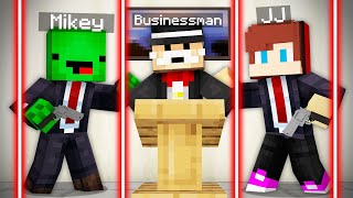 JJ and Mikey protected BUSINESSMAN from a EVIL CRIMINAL in Minecraft! - Maizen