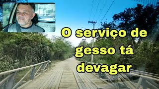 O serviço de gesso tá devagar.