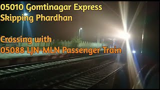 05010 MLN-GKP Gomtinagar Express skipping Phardhan || Crossing with 05088 LJN-MLN Passenger Train